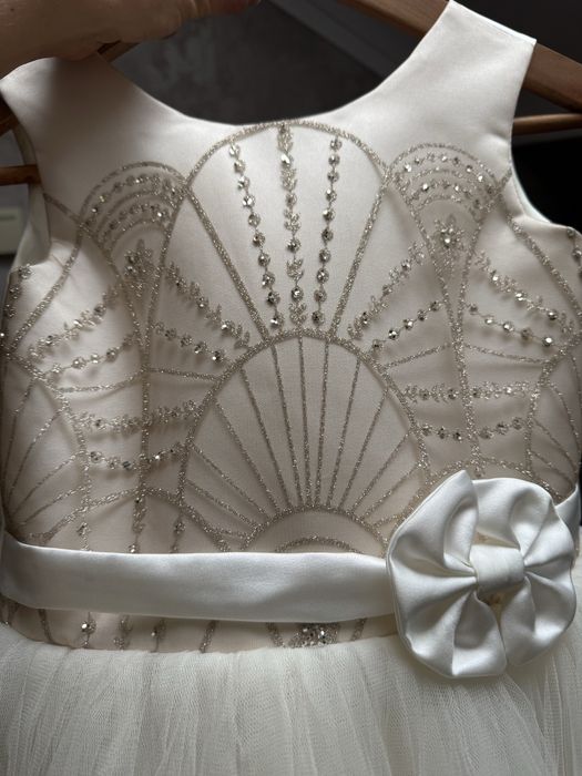 Нарядна сукня для дівчинки