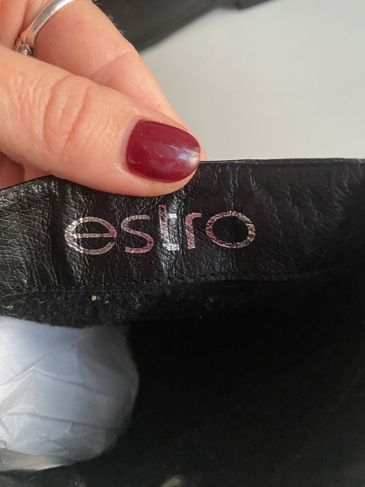 Жіночі демісезонні черевики Estro