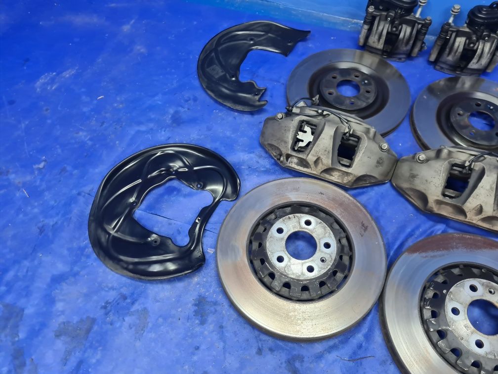 KOMPLET tarcz 375mm 340mm zaciski 6-tłoczkowe AUDI Q7 4M A6 C7 C8 OEM