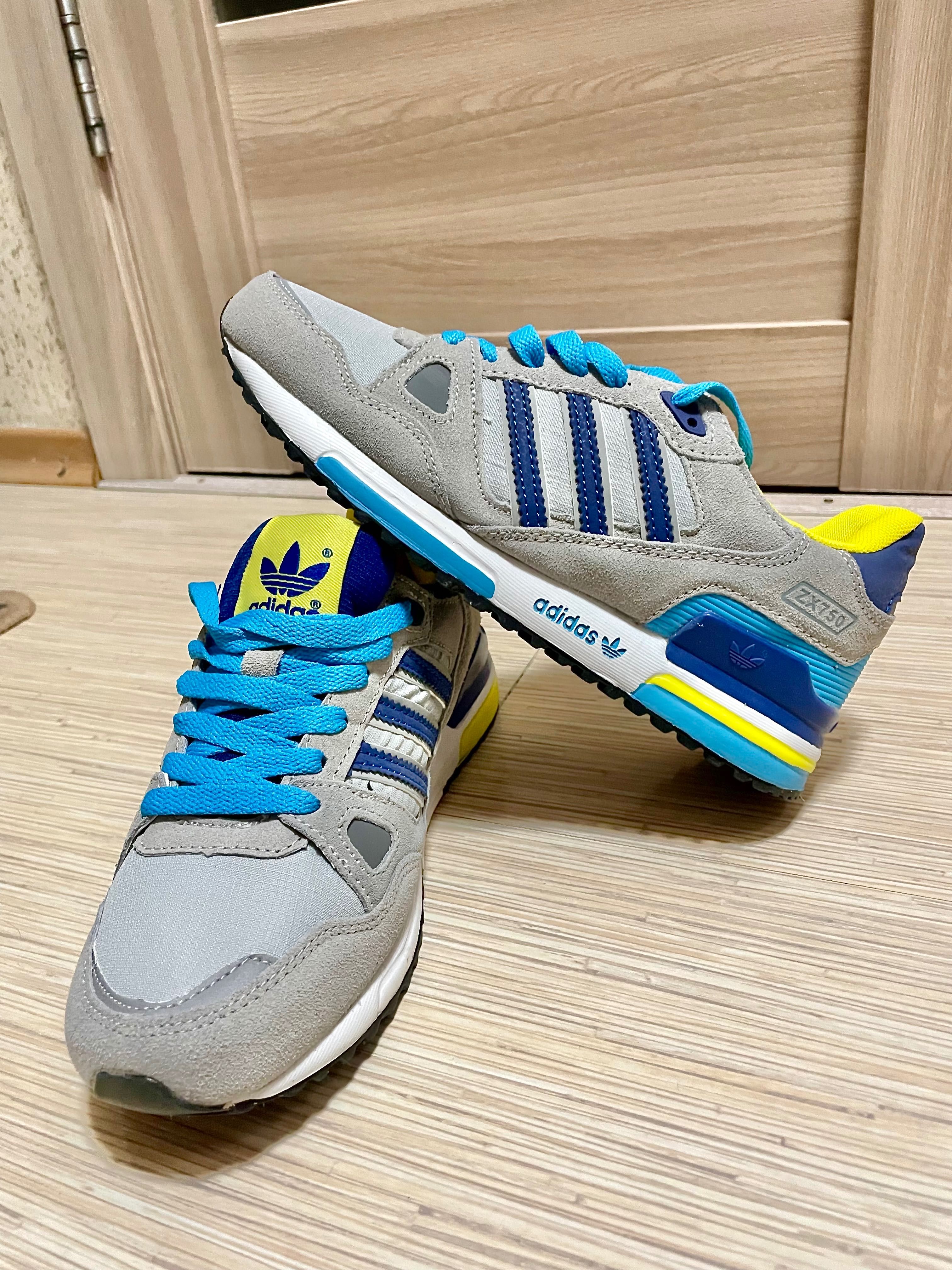 Кросівки Adidas жіночі