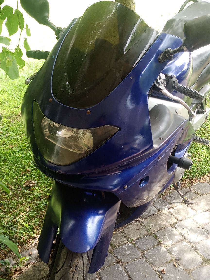 Yamaha YZF 600 rok 2002