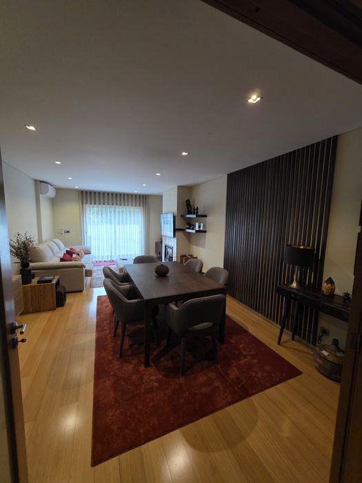 Apartamento T3 com terraço e box p 2 carros