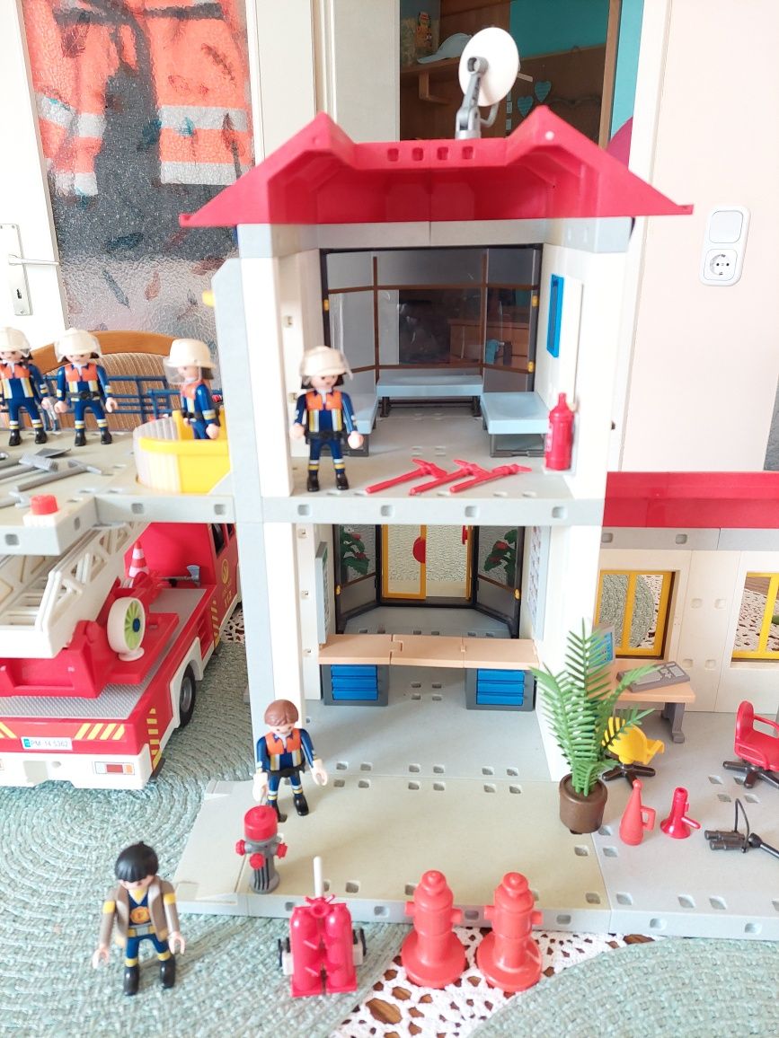 Playmobil remiza strażacka