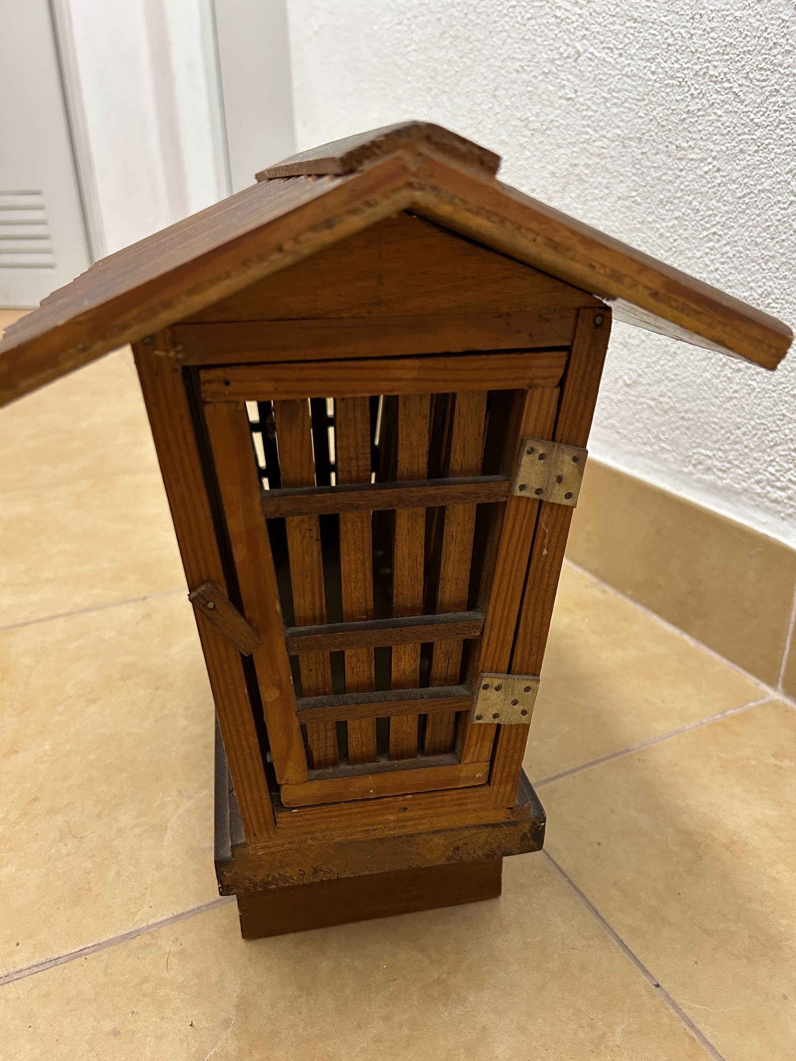 Milheiro em madeira com portas