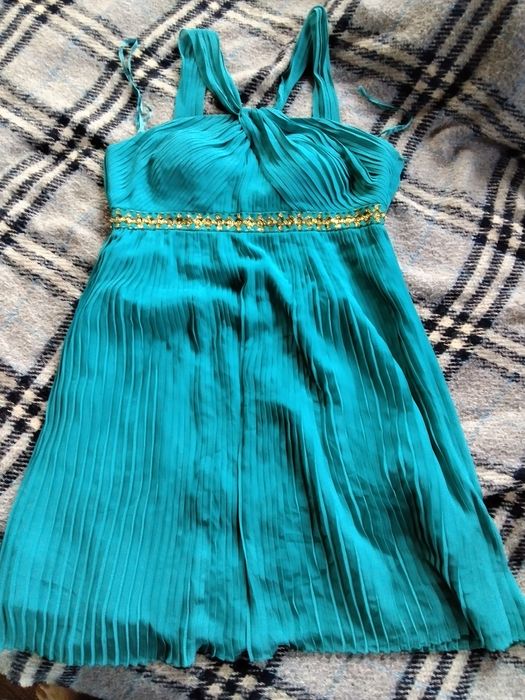 Вечірня жіноча сукня