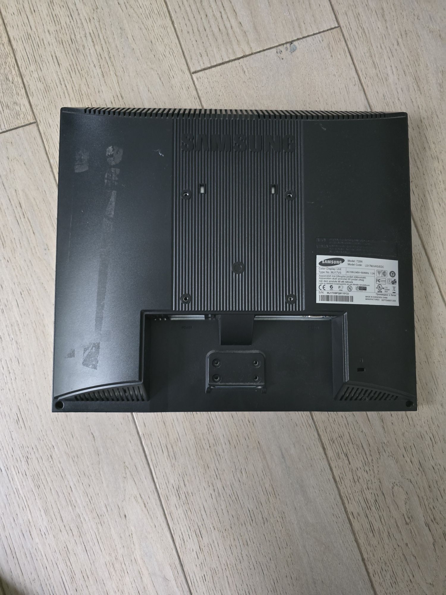 Samsung SyncMaster 720N 17" - do kamer
Przekątna ekranu	17''