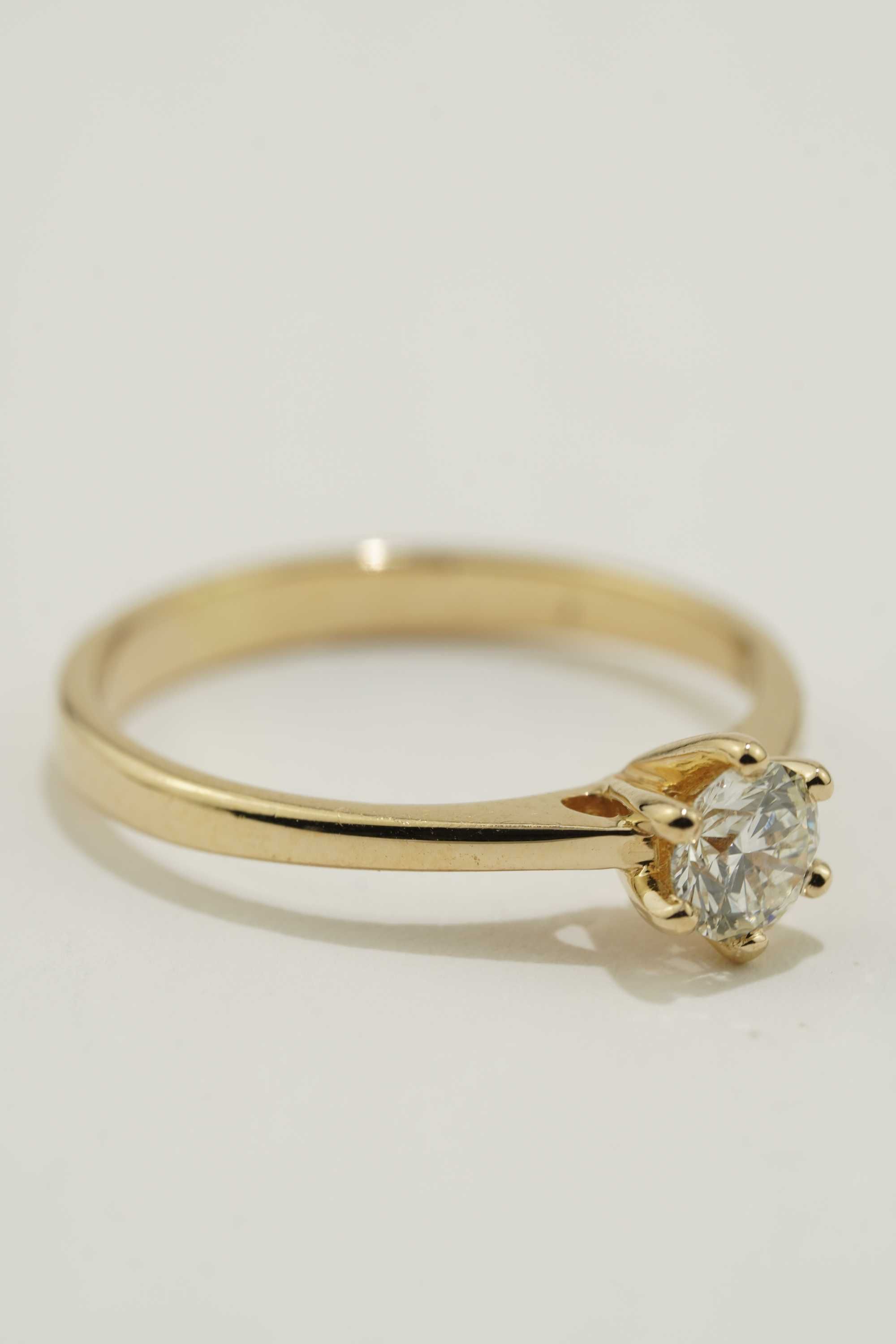 Złoty pierścionek z brylantem 14k 1,64g
