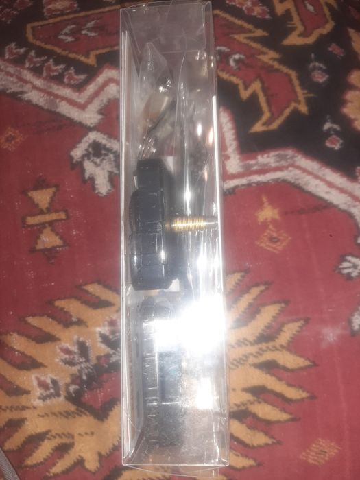 Mechanizm zegarowy ze wskazòwkami