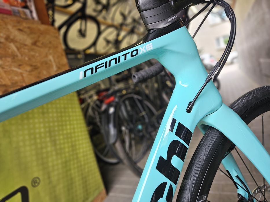 BIANCHI INFINITO XE Celesta rower szosowy Shimano 105 Disc rama 55