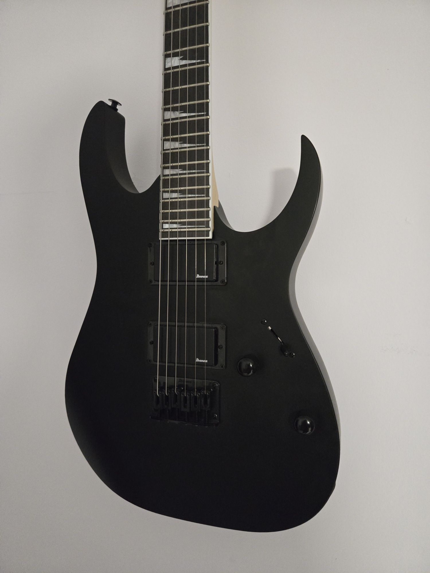 Sprzedam gitarę elektryczną Ibanez grg 121 czarny