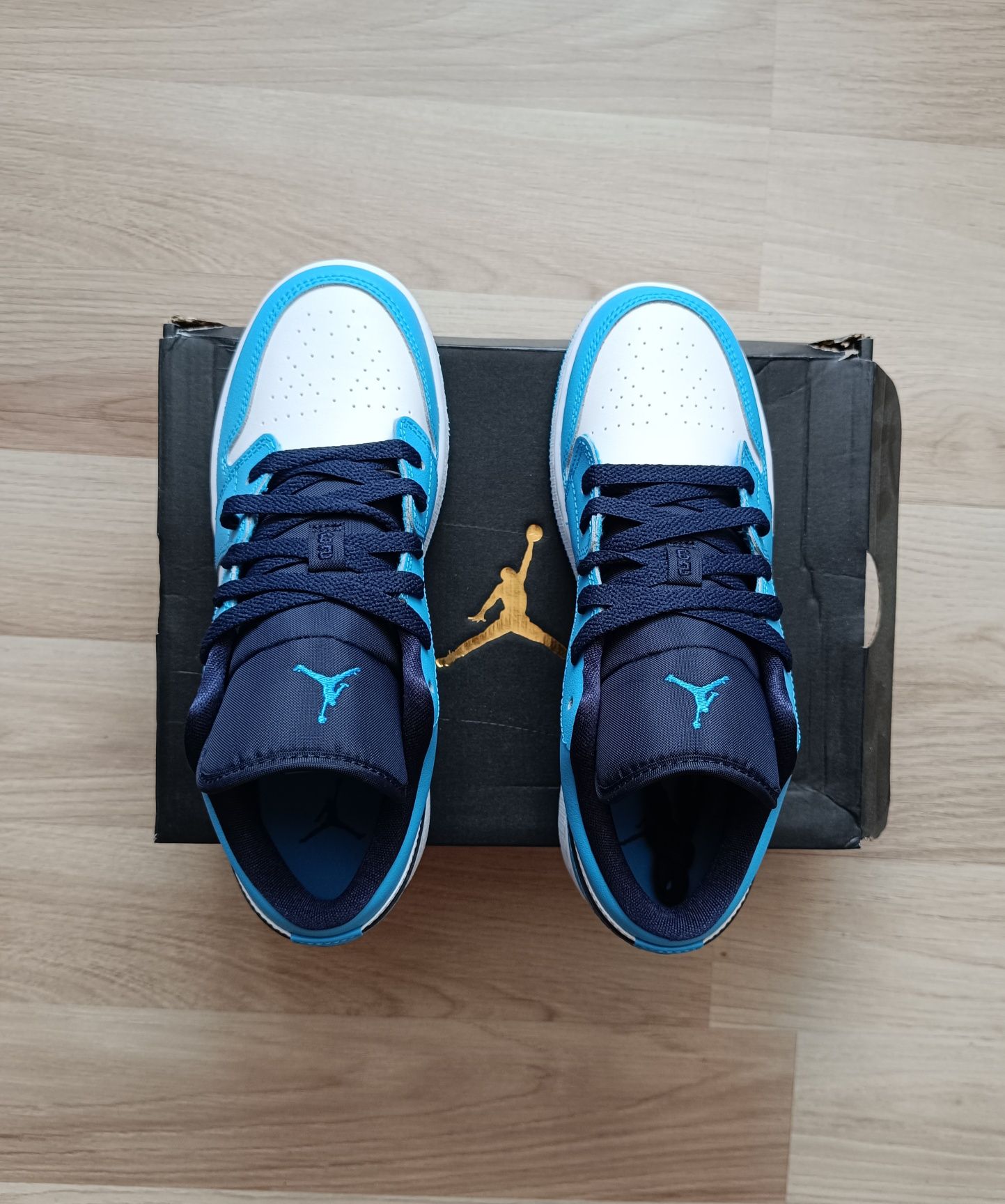 Buty damskie Nike Air Jordan 1 Low UNC r. 38,5