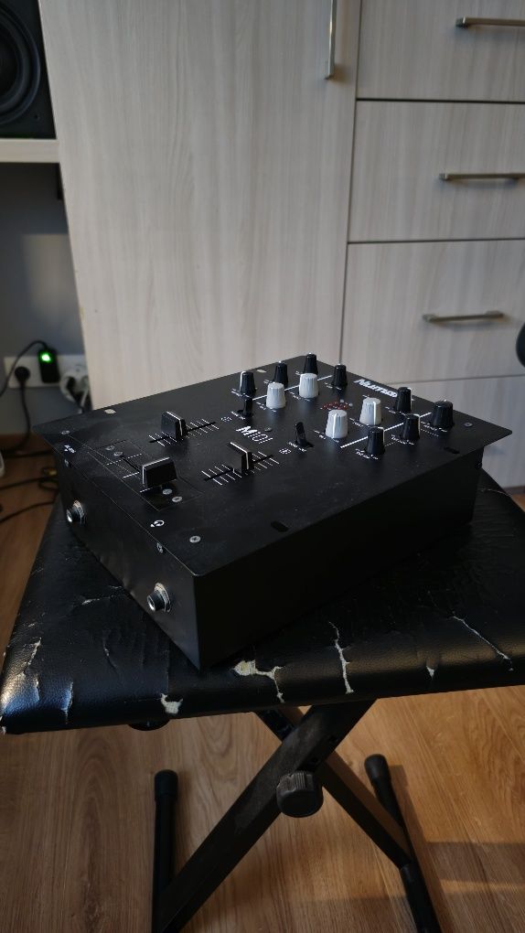 Mixer numark M101