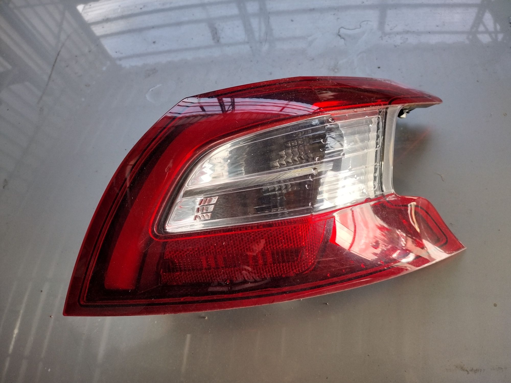 Peugeot 308 t9 lampa tył HB prawa