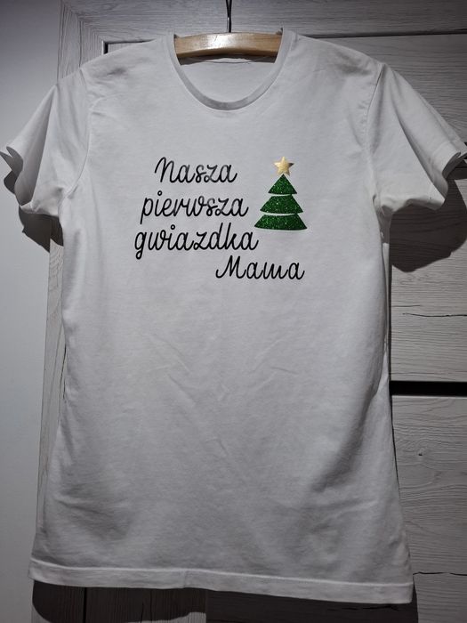 Koszulki świąteczne dla rodziny.  Mama, tata i córka Ada.