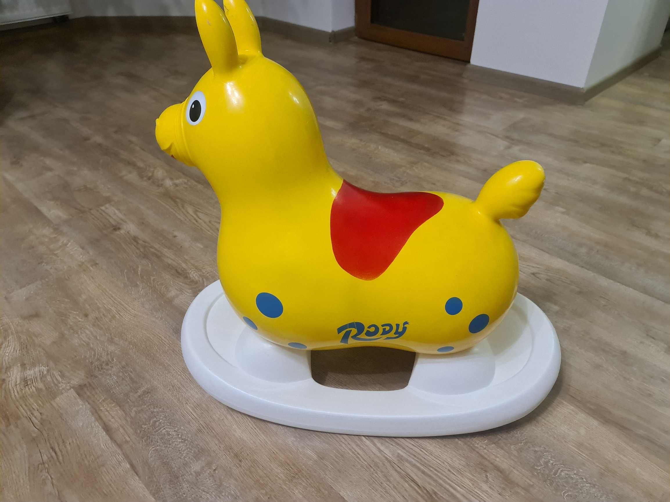 Dmuchany konik Rody + płozy/kołyska żółty