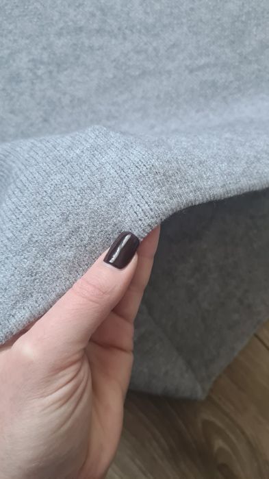 Sweter z cekinami- jak nowy