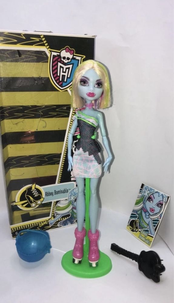 Lalka Monster High Abbey Bominable na wrotkach