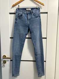 Spodnie jeans Stradivarius rozm 34 stan idealny