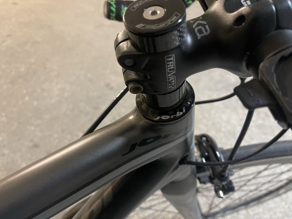 Bicicleta jorbi em carbono muito leve