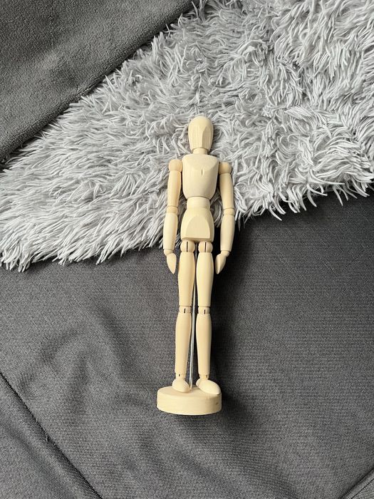 Drewniana figurka manekina