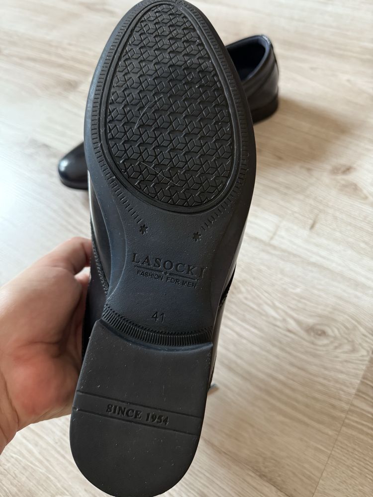 Sprzedam eleganckie pantofle, buty meskie Lasocki 41