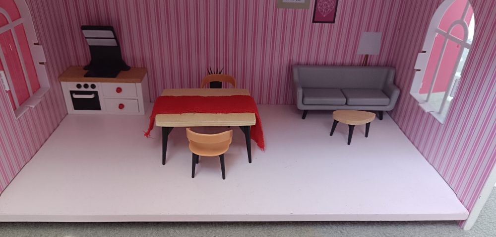 Domek dla lalek drewniany