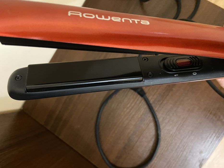 Випрямляч для волосся Rowenta