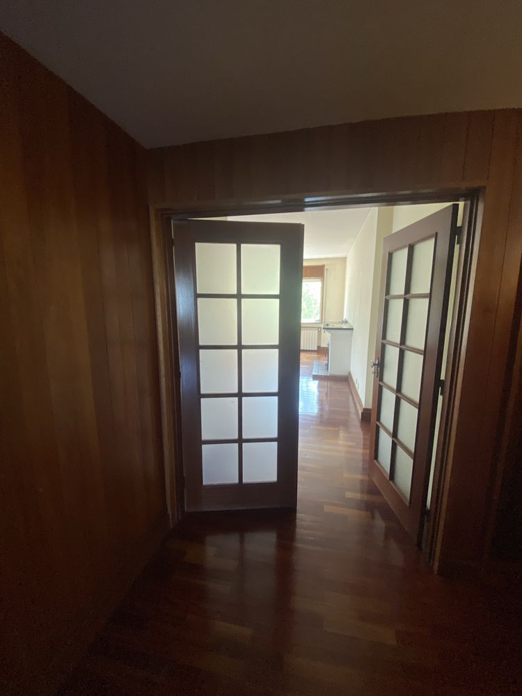 Portas e Roupeiros com aros e ferragens