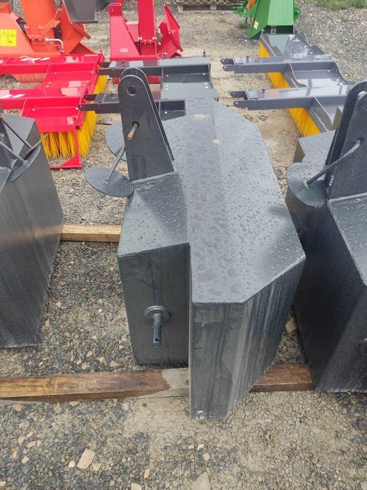 Solidny balast obciążnik na tuz  ciągnika do zalania betonem dostawa