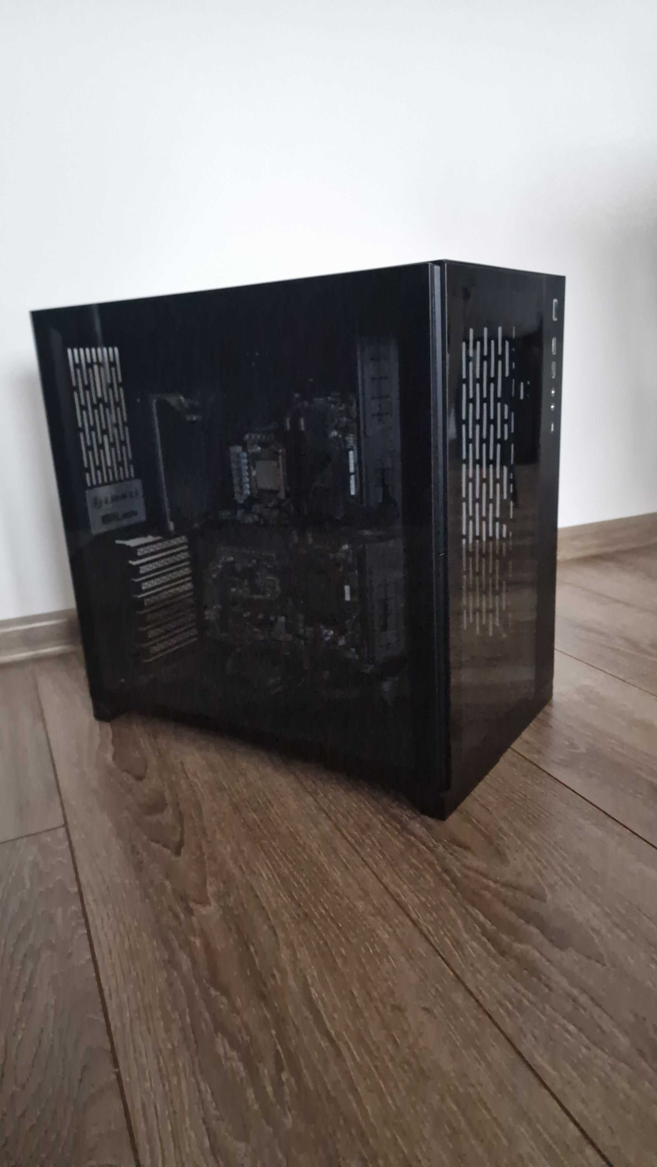 Lian Li o11 Dynamic, i7-10700KF, 16GB RAM, Z490 + (GRATIS PSU 750W)