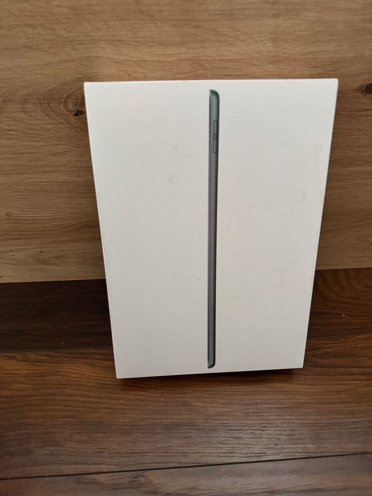Pudełko po iPad 9 generacji wi fi 64gb - bardzo dobry stan