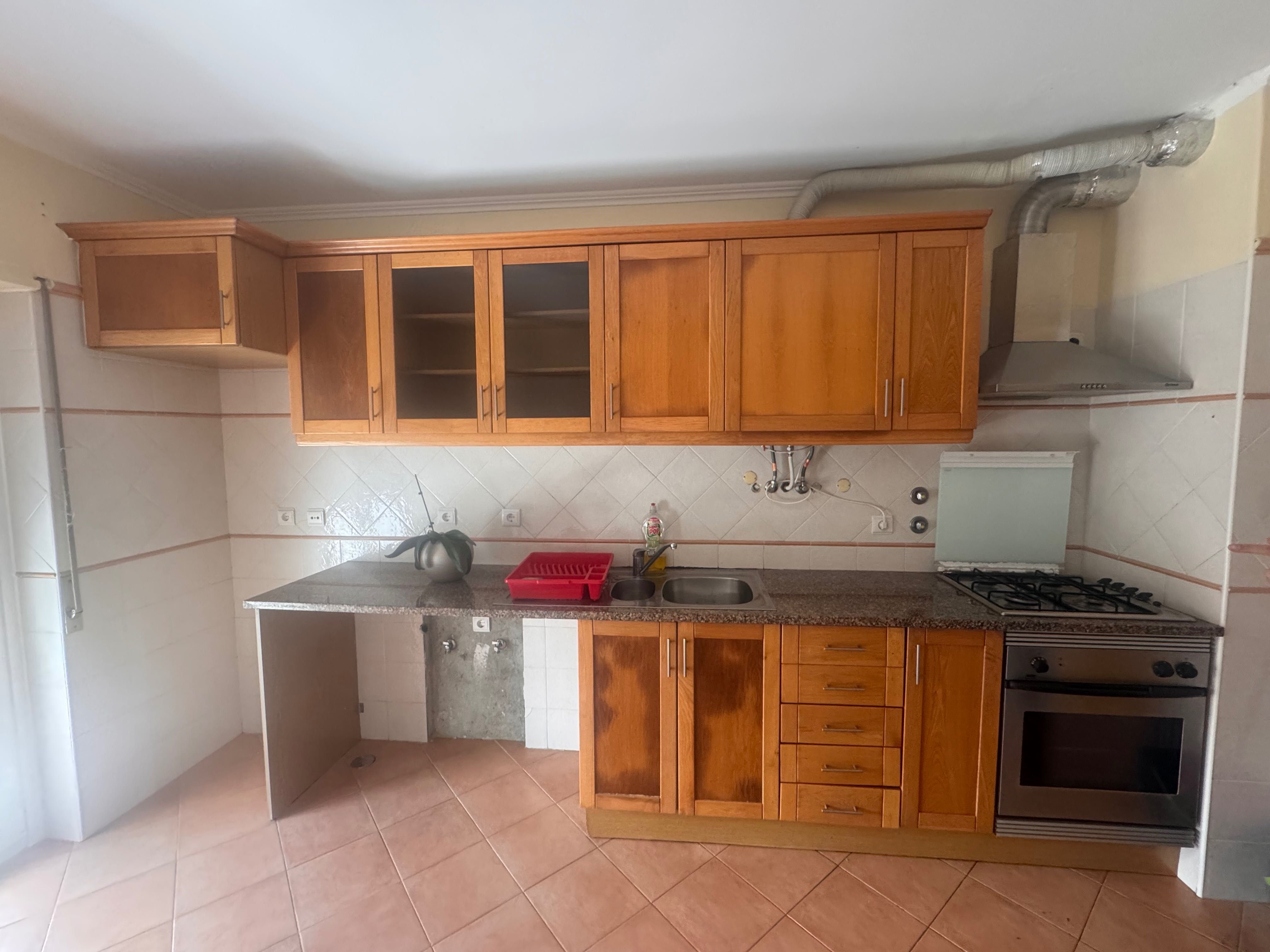 Móveis de Cozinha em Madeira de Carvalho – Bom Estado