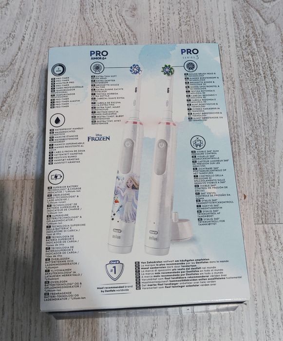Набір щіток Oral-B Pro 3 3000 + Oral-B Junior Frozen 6+