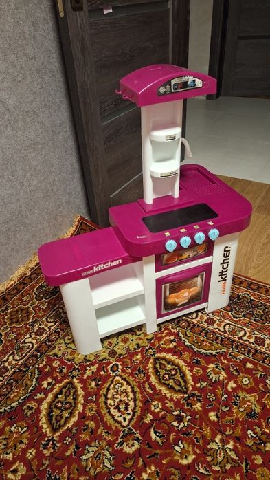 Детская пластиковая кухня