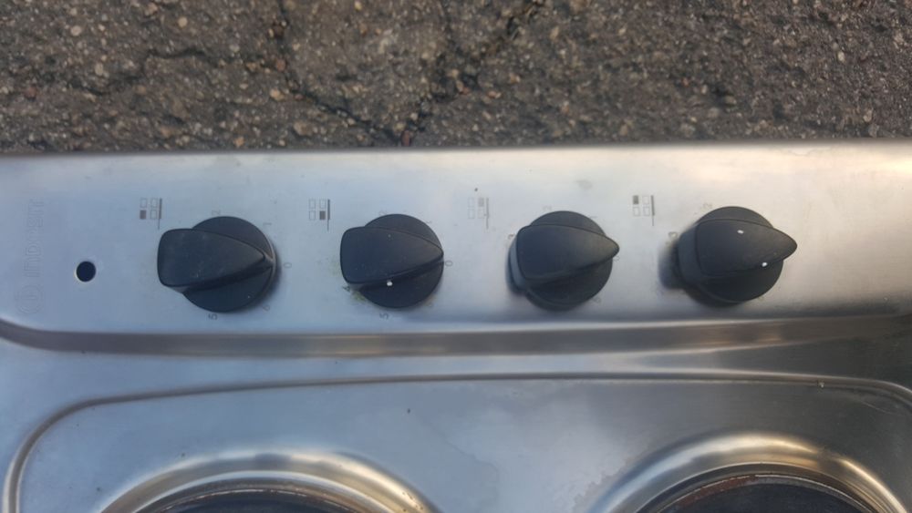 Варильна поверхня INDESIT PI 604