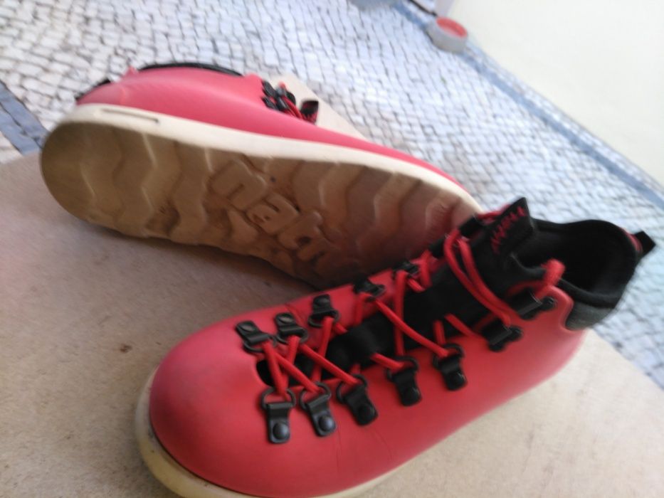 Botas Native vermelho