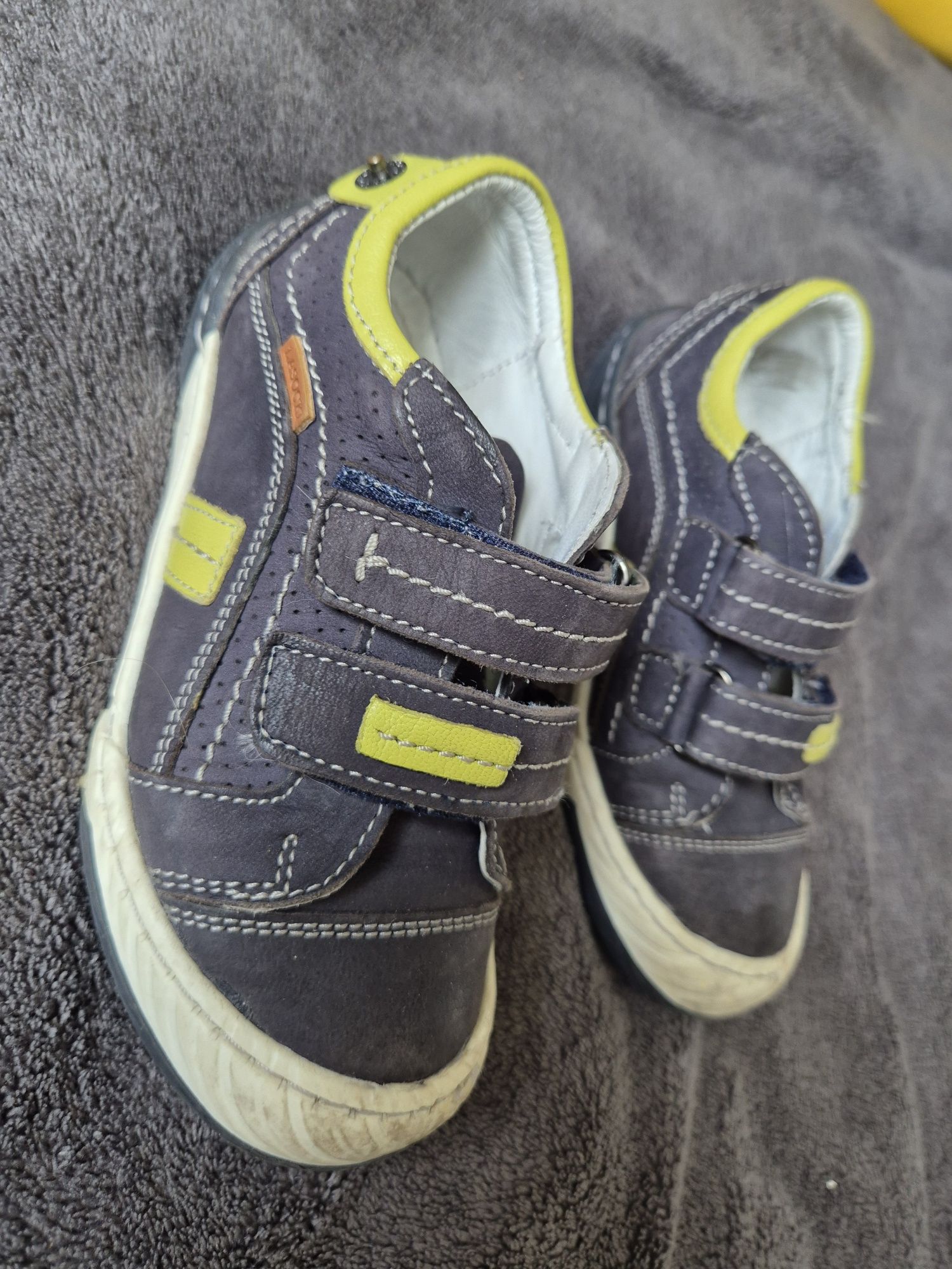 Buty Adidas dla chłopca r.26,5. Gratis Półbuty Lasocki r.26