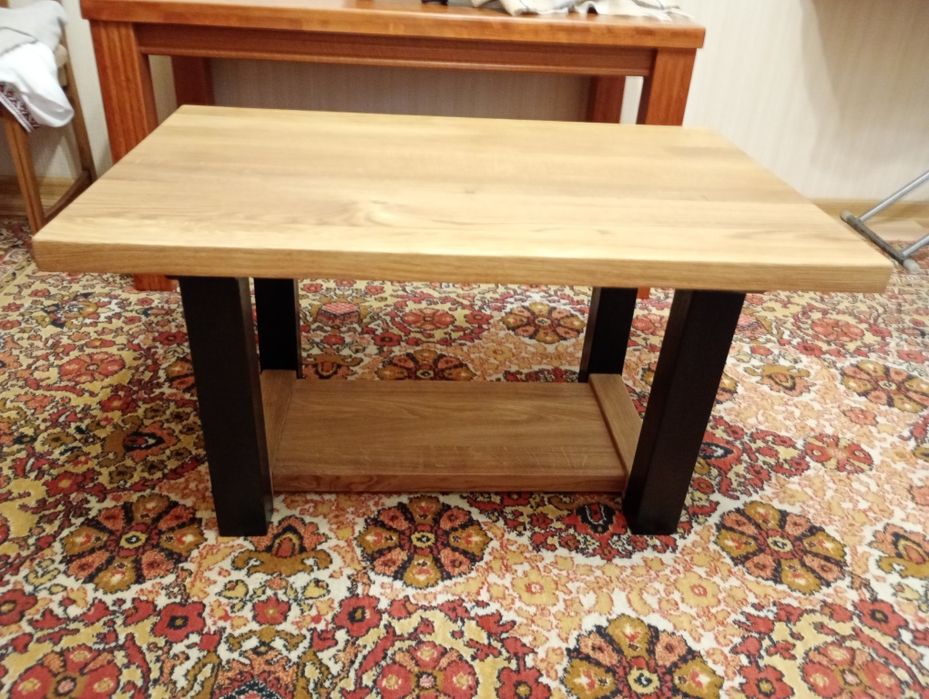 Стіл журнальний з масиву дуба