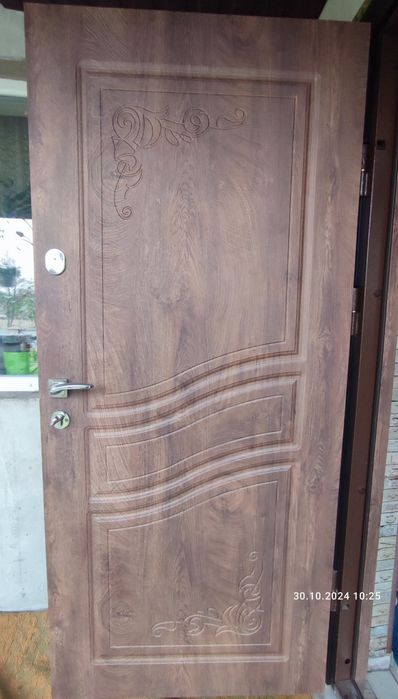 Продам вхідні двері 2.06*0.96