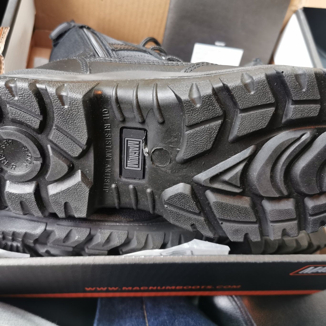 Bota Magnum com fecho lateral