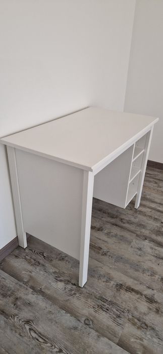 Secretária branca IKEA
