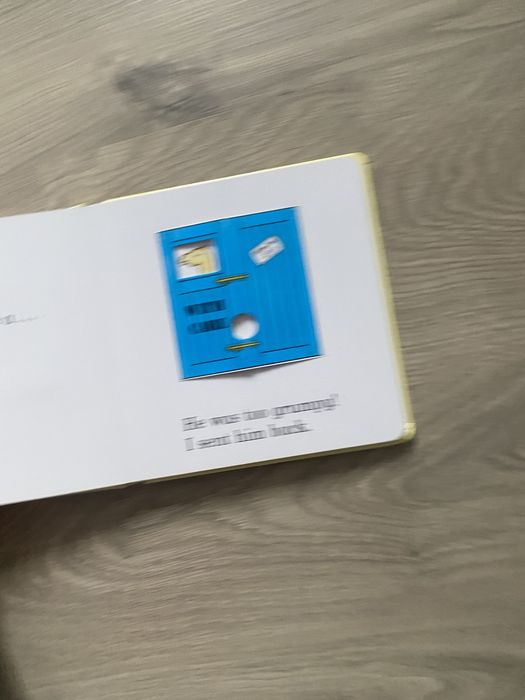 Книга зоопарк з віконцями на англ мові