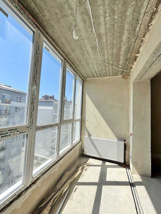 ПРОДАЖ Трикімнатна квартира з кухнею студією поруч парку