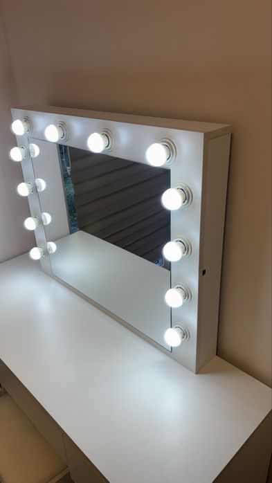 Toaletka z oswietleniem LED