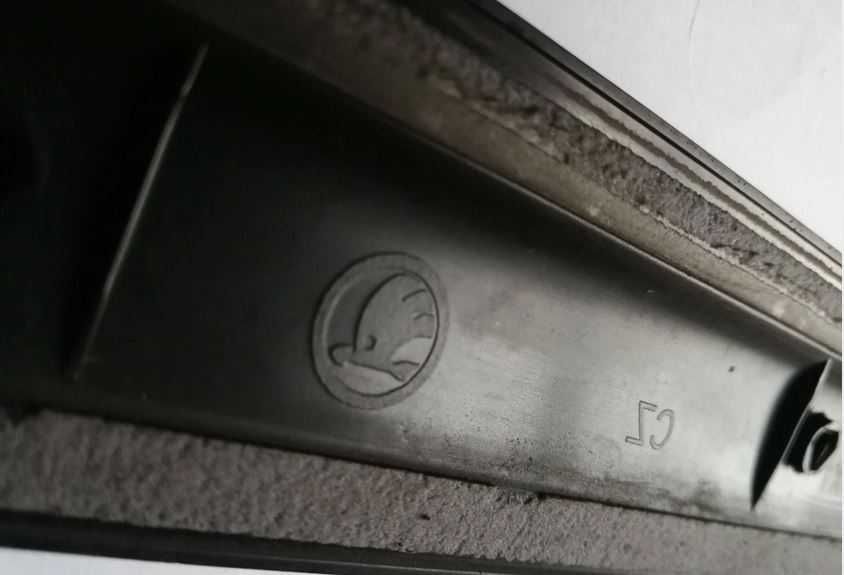 Listwa drzwi Skoda Octavia 1 listwa boczna ozdobna