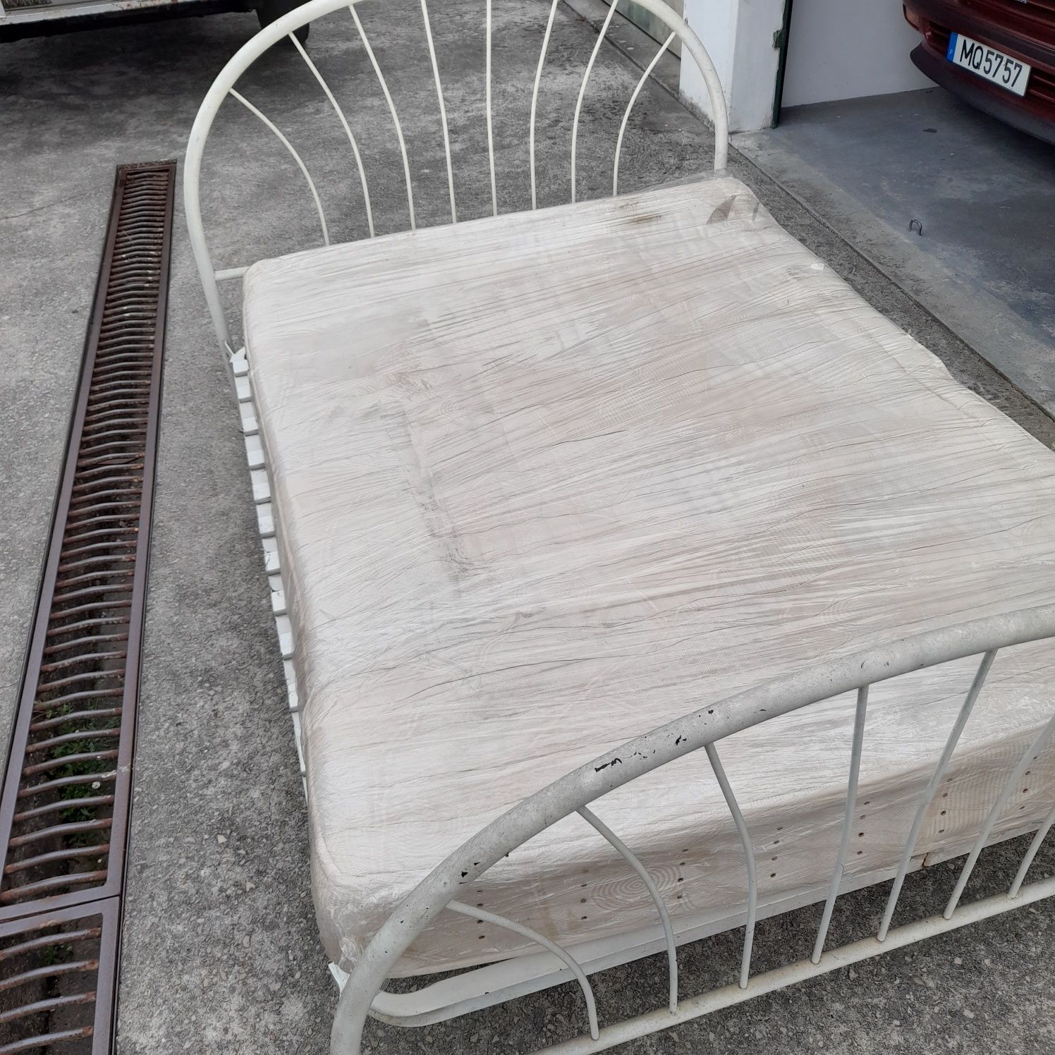 Cama de casal com colchão