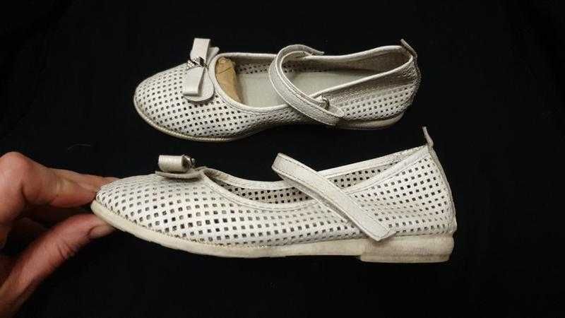 Туфлі на дівчинку білі р.31 (19.5 см) / чорні р.33 (21 см) Tom.M
