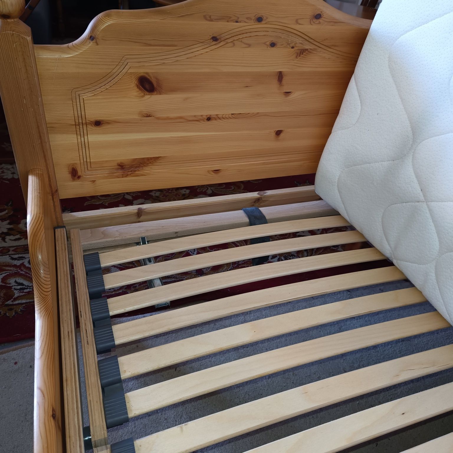 Drewniane solidne łóżko 90 x 200