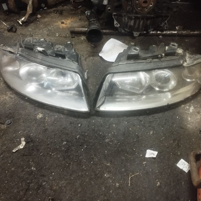 Audi a4 b6 lampy przód komplet  lewa prawa