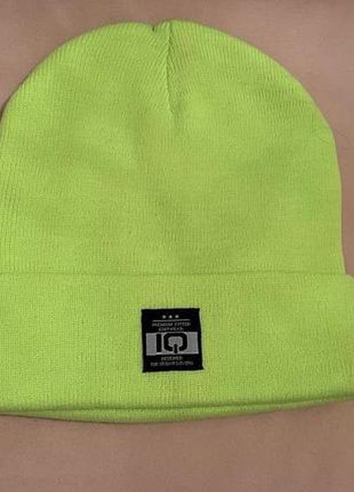 Спортивные шапки, разноцветные